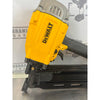 Clavadora Neumática Dewalt 21° Industrial Dwf83pl Tarimas